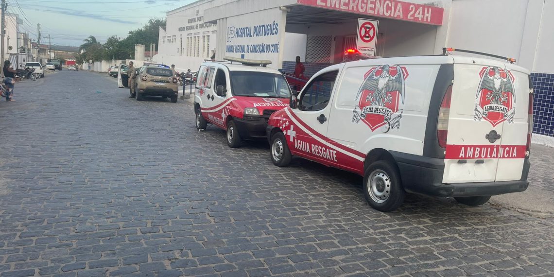 Mulher é socorrida pelo Águia Resgate após ser agredida com pedaço de madeira e pedra