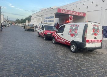 Mulher é socorrida pelo Águia Resgate após ser agredida com pedaço de madeira e pedra