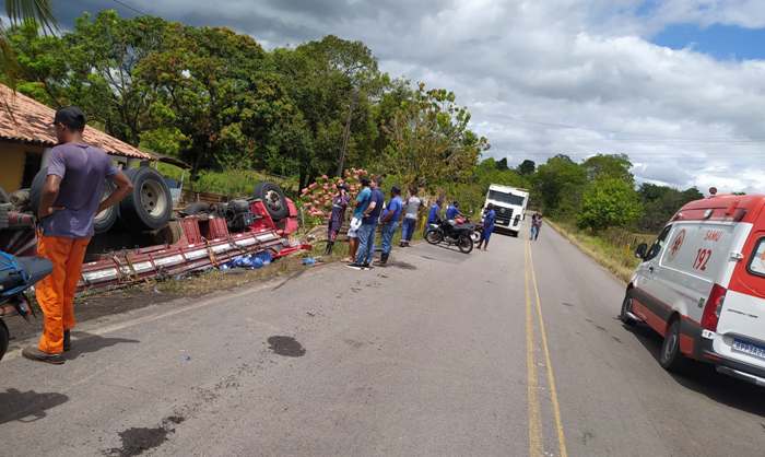 Caminhoneiro de Jacobina morre em acidente na BA 512, trecho de São Sebastião do Passé