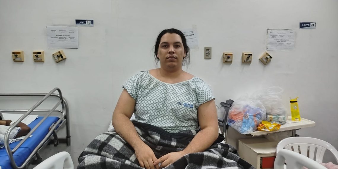 Vítima de acidente de moto há pouco mais de um ano em Riachão, faz apelo para realização de nova cirurgia. Ele está internado em hospital de Alagoinhas