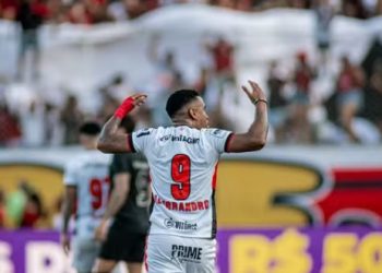 Jogando no Barradão, Vitória sofre virada do Corinthians e tem sequência invicta interrompida