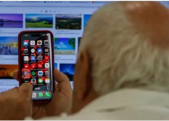 Acesso à internet pode melhorar a saúde mental de pessoas acima de 50 anos, diz estudo