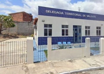 Preso se rebela em delegacia e fere dois detentos com pedaço de cerâmica do vaso sanitário