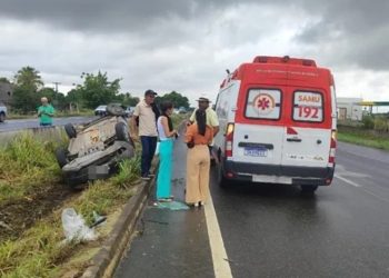 Carros que saíram de Santa Bárbara e Araci se envolvem em acidente na BR 116 Norte