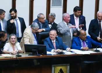 ALBA aprova orçamento estadual em 1º turno e diversos Projetos de Lei