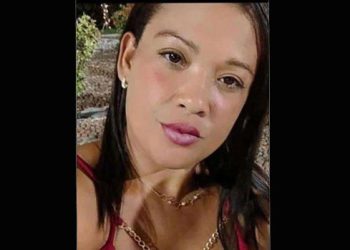 Mulher morre após sofrer choque elétrico ao tentar ligar máquina de lavar