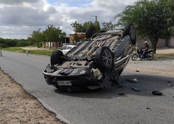 Enfermeira se envolve em acidente na BA 120 após deixar plantão