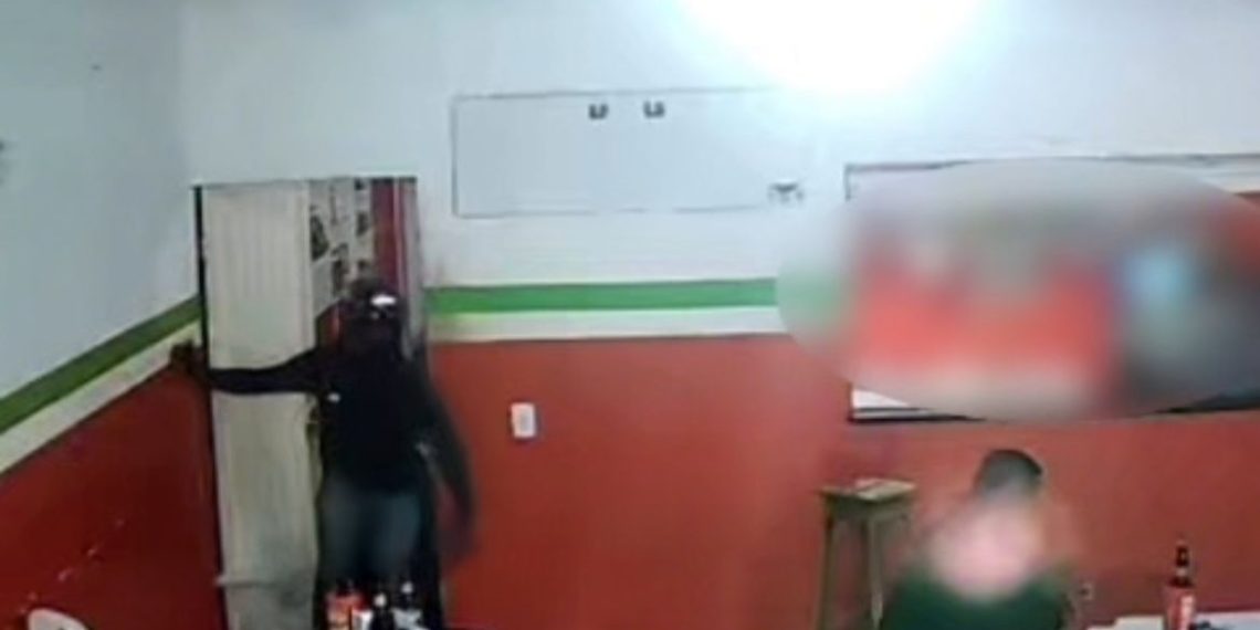 Jovem é morto dentro de bar em Queimadas