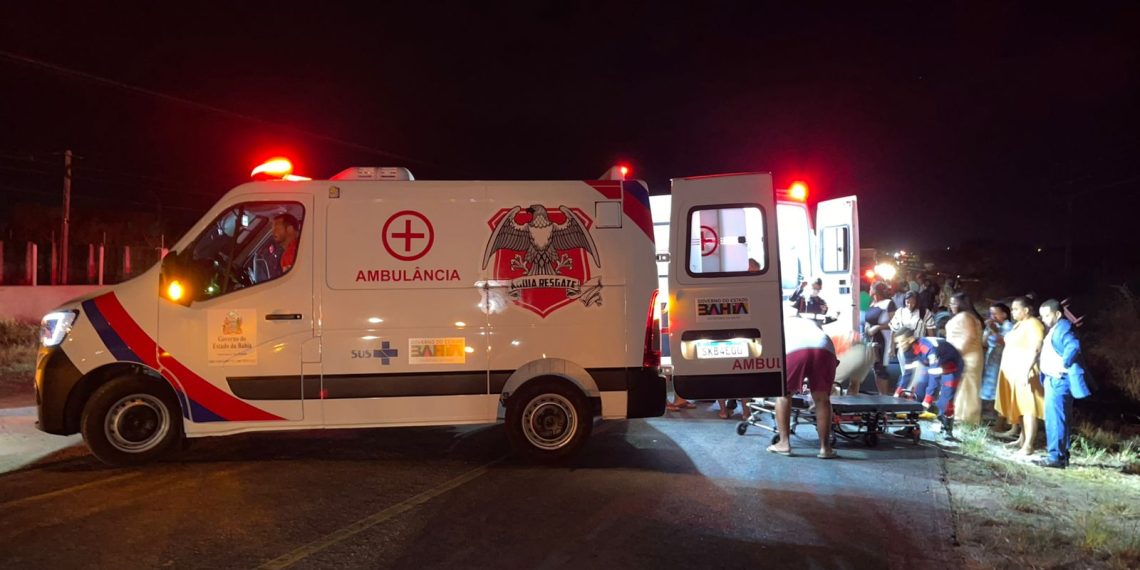 Colisão frontal envolvendo Punto e Gol deixa uma pessoa morta e cinco feridas na BA 120