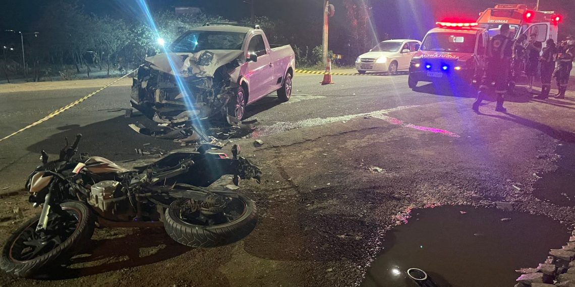 Colisão frontal entre carro e moto deixa uma vítima fatal na BA 409