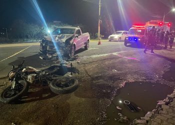 Colisão frontal entre carro e moto deixa uma vítima fatal na BA 409