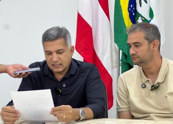Riachão do Jacuípe – Em coletiva de imprensa e ao lado do vice Felipe Sales, o prefeito Carlinhos Matos apresentou o secretariado para o novo mandato