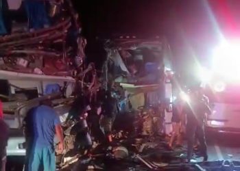 Colisão envolvendo dois ônibus e uma carreta deixa pelo menos 4 mortos na BR 110