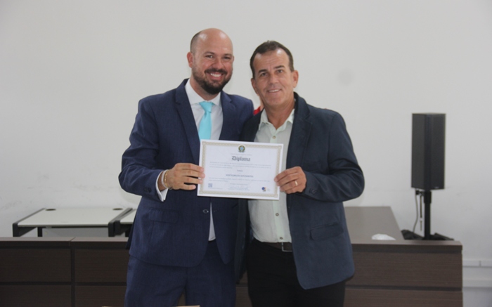 Depois de cinco diplomas de vereador, Guene do Contador é diplomado prefeito de Retirolândia