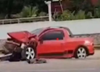 Homem morre em colisão envolvendo Saveiro e ônibus da BR 324