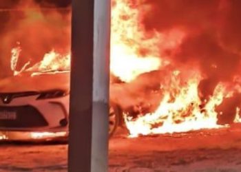 Homem é preso após incendiar carro em pátio de Delegacia