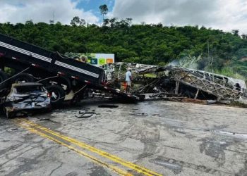 MG – Sobe pra 38 mortes do acidente envolvendo ônibus, carreta e carro de passeio na BR 116