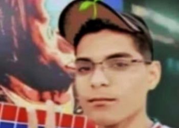 Jovem de 16 anos morre ao colidir moto no fundo de caminhão