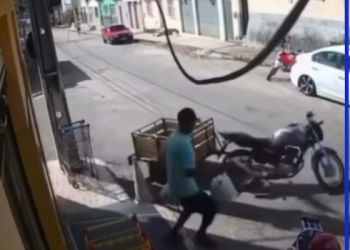 Sem ninguém pilotando, moto anda sozinha no interior da Bahia (vídeo)