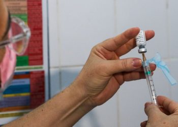 Sociedade médica alerta para baixa procura da vacina contra a dengue