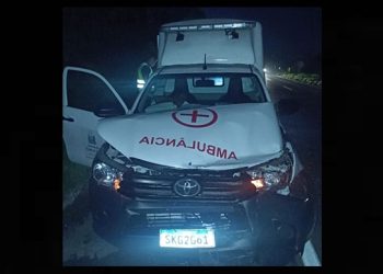 Ambulância recebida há menos de dois meses pela prefeitura de Santaluz se envolve em acidente na BR-324; veículo transportava paciente grávida