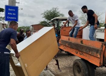 Famílias residentes às margens do rio Jacuípe tiveram de deixar suas casas após enchente
