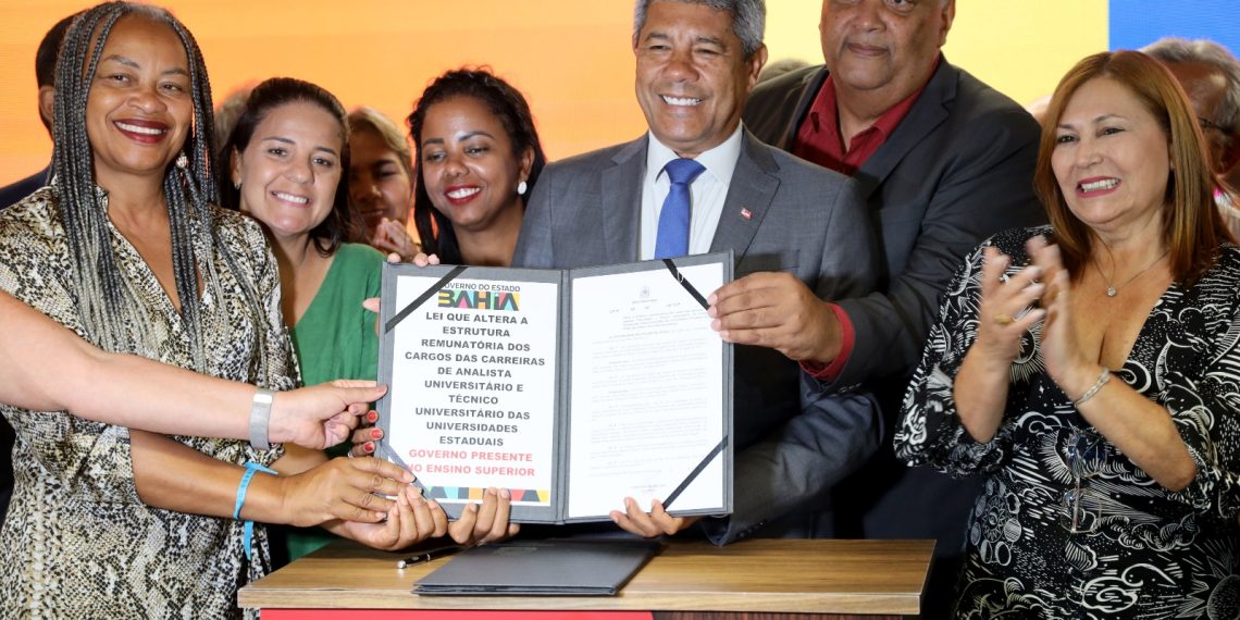 Governador autoriza reajustes salariais para professores e técnicos das Universidades Estaduais