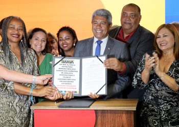 Governador autoriza reajustes salariais para professores e técnicos das Universidades Estaduais