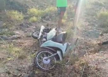 Acidente de moto deixa uma pessoa morta e outra gravemente ferida na BA 408