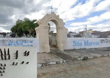 Munições de diversos calibres foram encontradas ao lado de sepulturas de cemitério