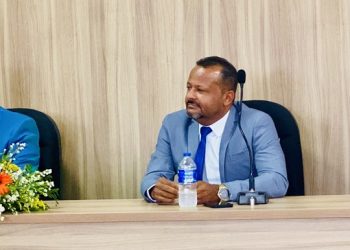 Santaluz II – Sérgio Suzart dá xeque-mate no prefeito Arismário e é reeleito presidente da Câmara