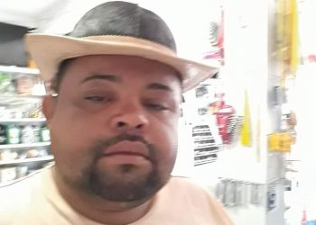 Motociclista bate na traseira de carro e morre na BA-408