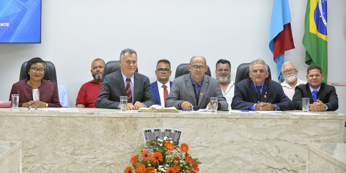 Ubaldino Amaral começa o quarto mandato de prefeito comemorando a eleição de um aliado para presidência da Câmara