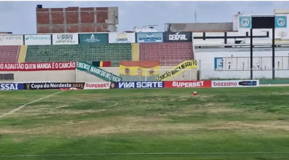 Fábio Mota detona gramado da Juazeirense, próxima adversária do Vitória no Baianão.” O gramado de Valente, minha cidade é melhor”, disse presidente