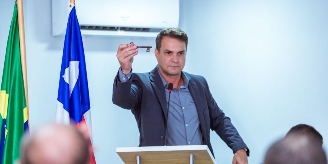 Queimadas – Ao entregar as chaves da Prefeitura, ex-vice prefeito alfineta André Andrade