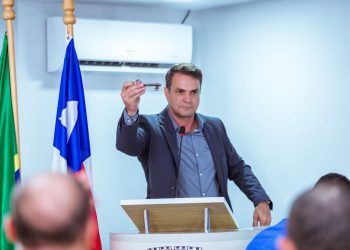 Queimadas – Ao entregar as chaves da Prefeitura, ex-vice prefeito alfineta André Andrade