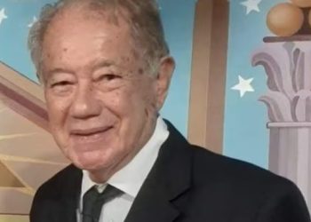 Advogado de 83 anos morre após receber descarga elétrica de pisca-pisca