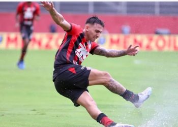 Baianão: Vitória e Barcelona empatam em zero a zero no Barradão