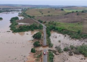 SE – Rodovia cede após forte temporal e causa a morte de três pessoas