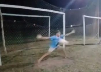 AM – Goleiro de 16 anos morre após defender pênalti com o peito
