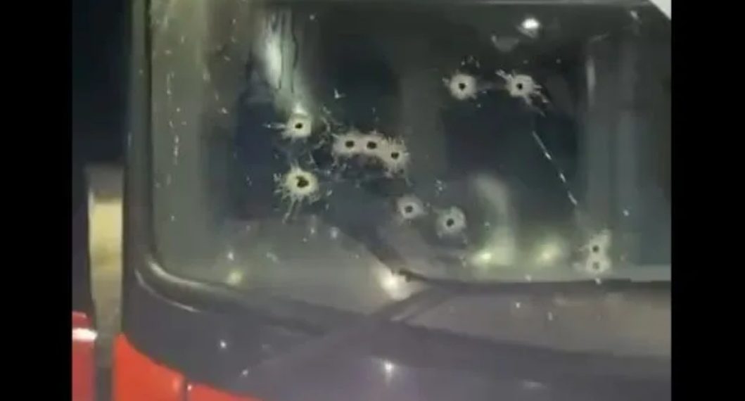 Ônibus com equipe de Thiago Aquino sofre tentativa de assalto na BR 101; bandidos dispararam vários tiros