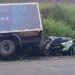 Batida com caminhão mata três pessoas da mesma família e deixa carro retorcido na BR 101