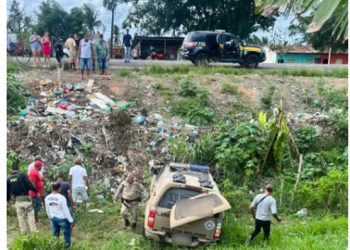 Homem ataca policiais militares da Bahia dentro de viatura e provoca acidente na BR-101 em Sergipe