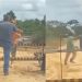 Vídeo mostra exato momento que policial civil parte para agredir agricultores, um deles em posse de um facão fere gravemente o agente