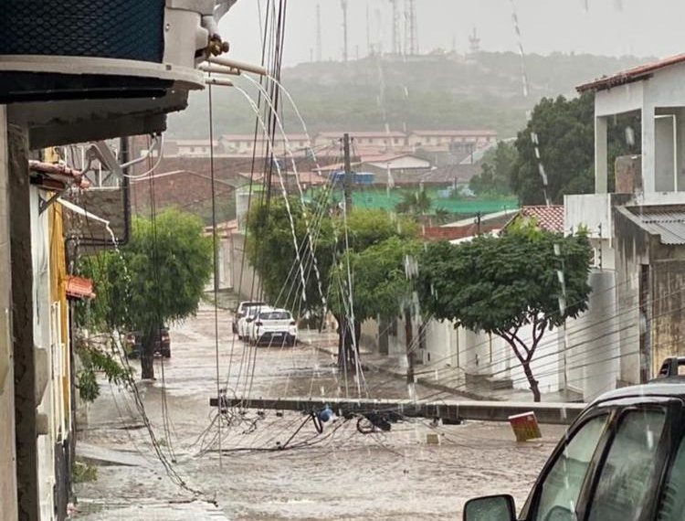 Após meses de seca, volume de água surpreende