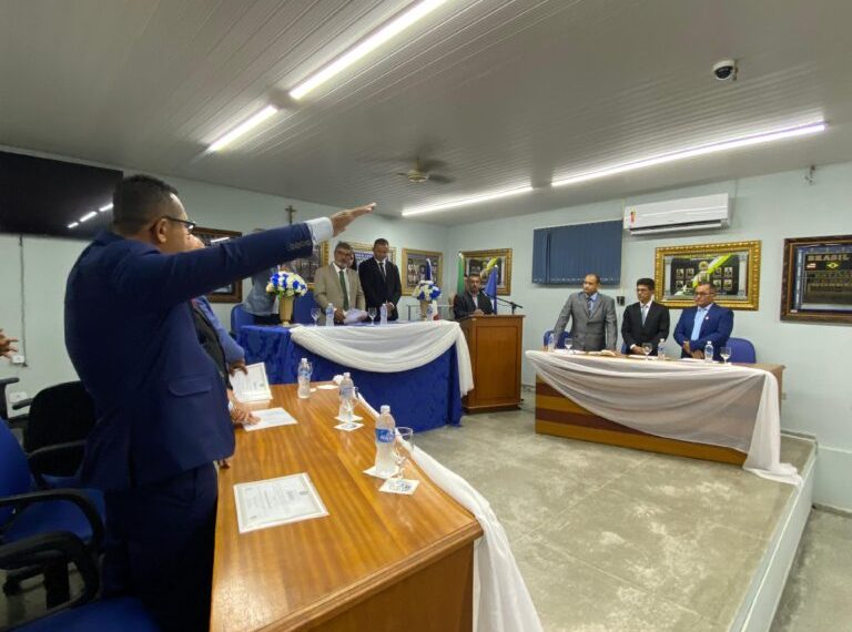 Primeiras posses de vereadores, prefeita e vice do território do sisal aconteceu em Nordestina. Atos realizados no início da madrugada desta quarta-feira, 1º