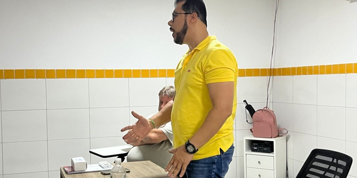 Prefeito cumpre promessa de campanha ao anunciar transporte gratuito para os universitários de Queimadas