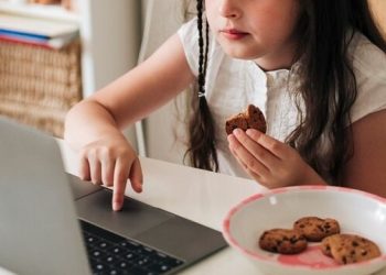 Sedentarismo, má alimentação e uso excessivo de telas: uma tríade perigosa para a saúde de crianças e adolescentes nas férias escolares