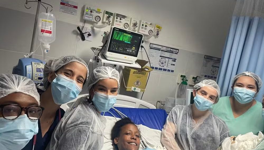 Sem saber que estava grávida, mulher procura atendimento por causa de dores e dá à luz em UPA de Salvador