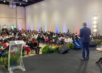 Conselheiro do TCM alerta prefeitos sobre obrigação de acabar com “lixões”